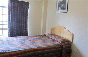 סלינס Traveler'S Hotel מראה חיצוני תמונה